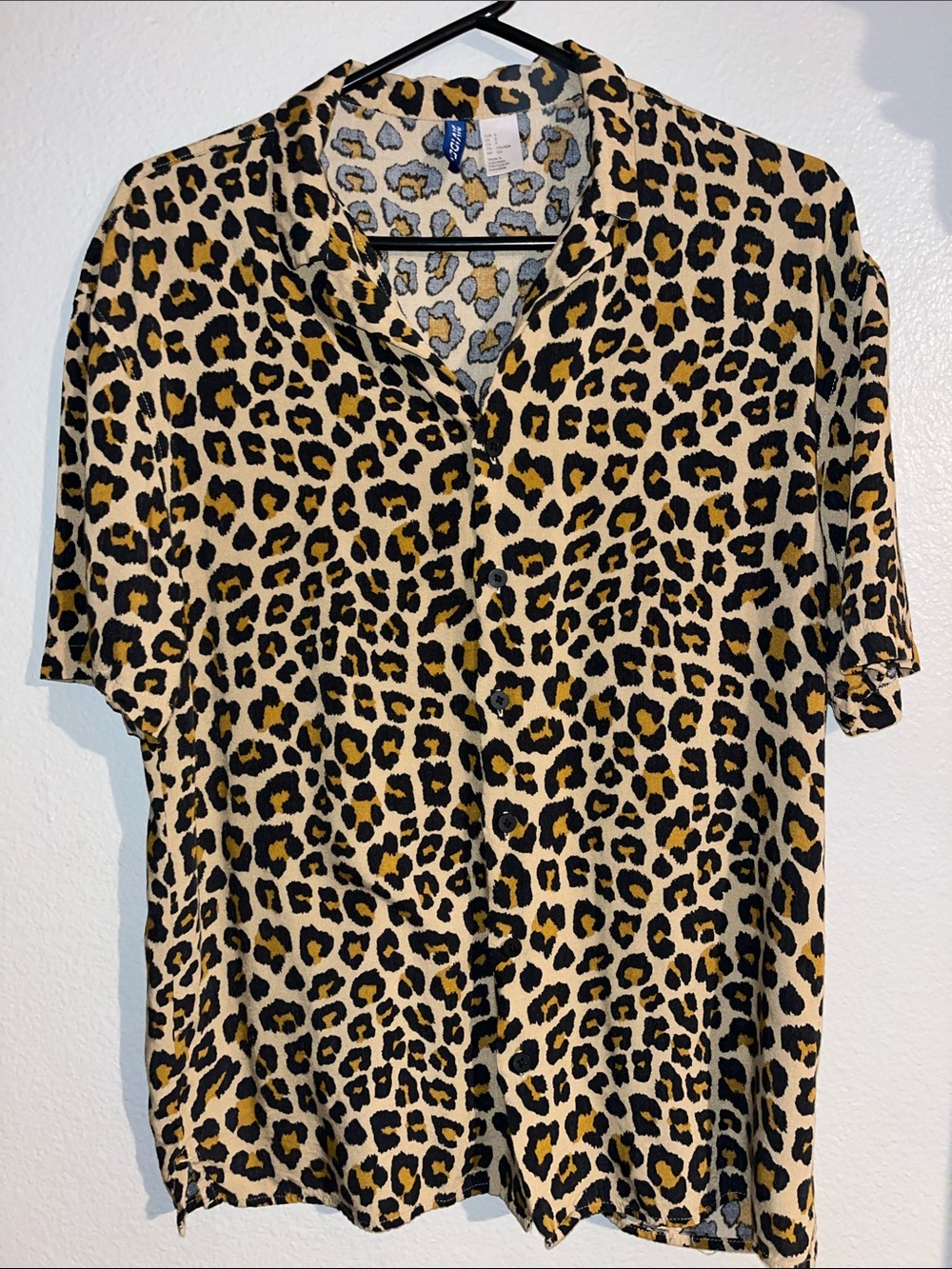 H&M Leopard Print Short-Sleeve Button-Down Shirt - Beige/Black/Gold